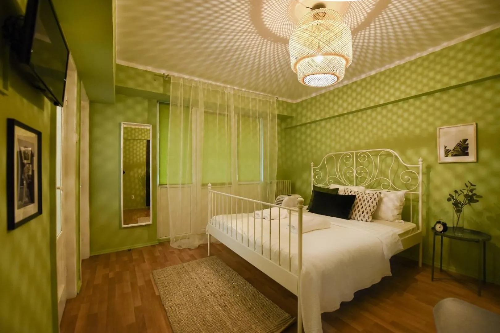 Lägenhet Chic Accommodation With Breathtaking Views Over Calea Victoriei - Your Central Heaven Bukarest