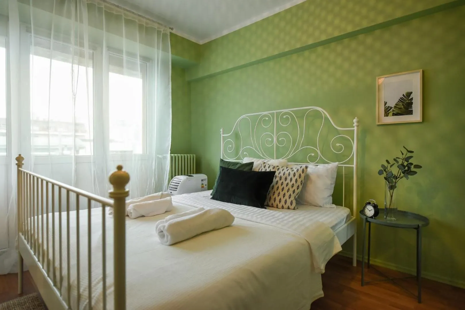 Chic Accommodation With Breathtaking Views Over Calea Victoriei - Your Central Heaven Bukarest