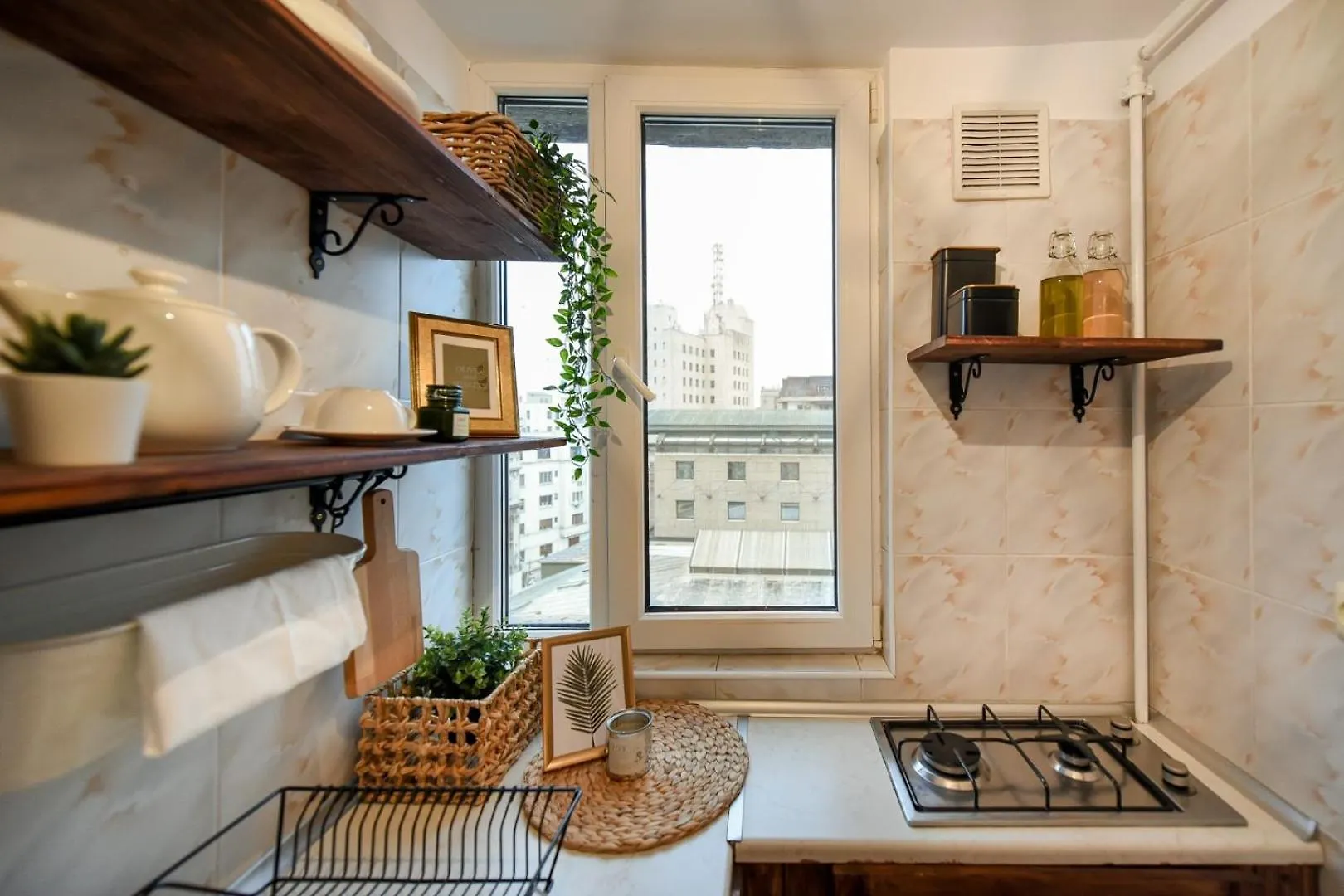 Chic Accommodation With Breathtaking Views Over Calea Victoriei - Your Central Heaven Bukarest