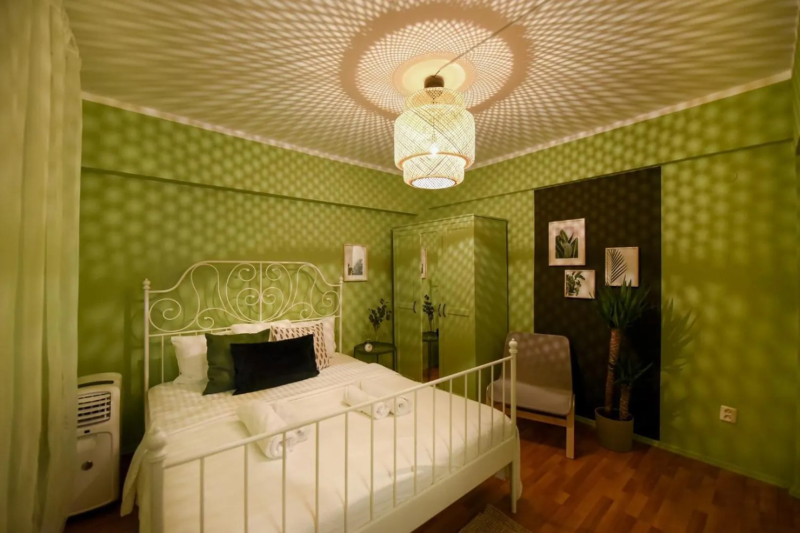 Chic Accommodation With Breathtaking Views Over Calea Victoriei - Your Central Heaven Bucharest 0*,  Romania
